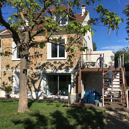 Studio Au Calme Dans Jardin A 30Min De Paris Avec Nouvelle Literie Chatou Exterior foto